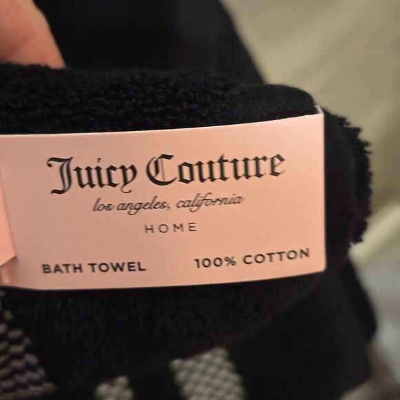 Juicy Couture Home Cherry Embroidery Oversized Plush Bath Towel Set - Picture 6 of 7